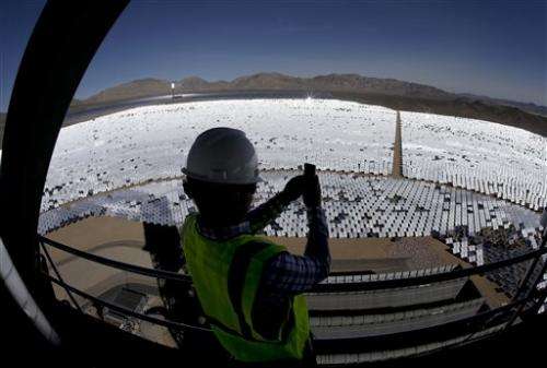 Huge US solar plant lags in early production