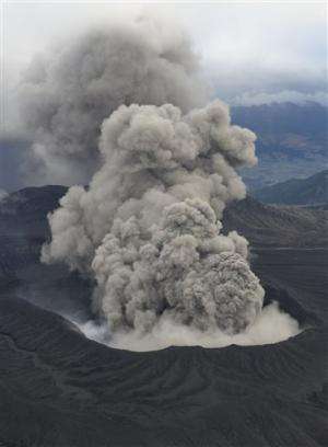 Volcano in south Japan erupts, disrupting flights