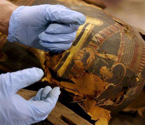 Chicago museum lifts lid on Egyptian mummy coffin