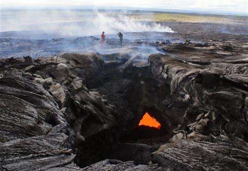 Scientists monitoring Hawaii lava undertake risks