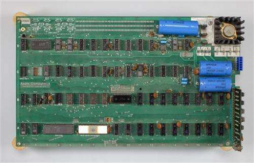 Early Apple computer sells for $905K at auction