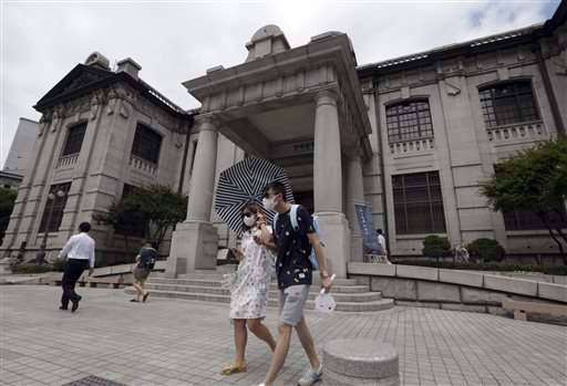 SKorea cuts key rate as MERS emerges as threat to recovery