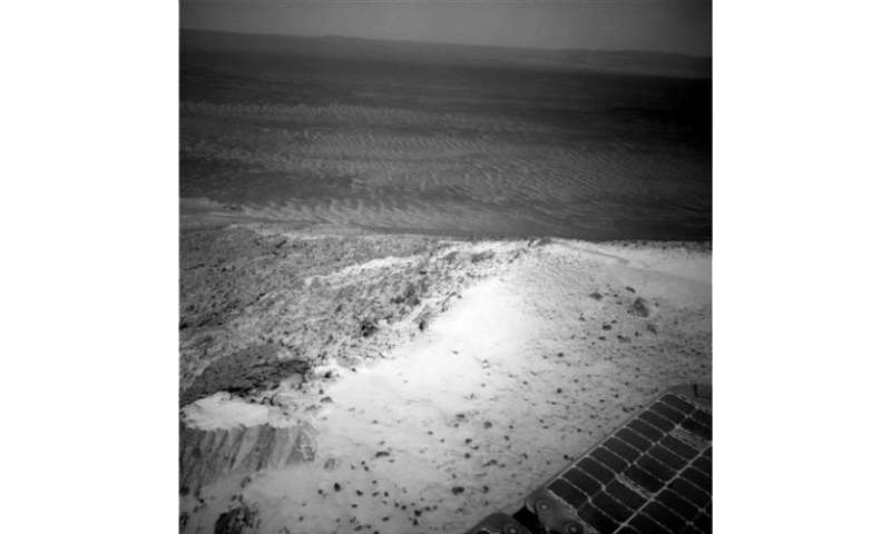 Opportunity rover takes in view from top of Martian hill