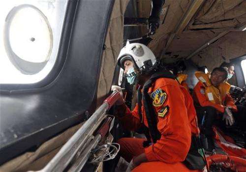 Divers resume search for victims and fuselage of AirAsia jet