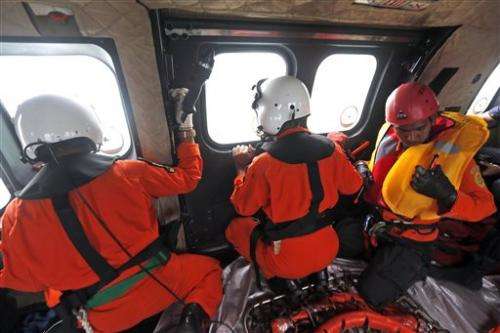 Divers resume search for victims and fuselage of AirAsia jet