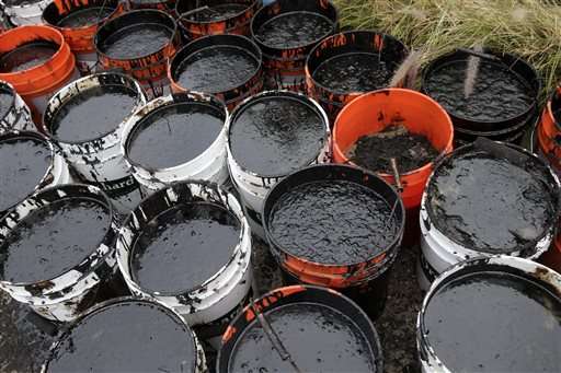 California oil spill harder to clean up in choppy waters