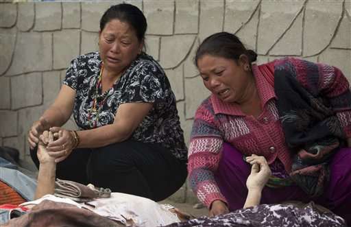 Aftershocks terrify survivors of quake that killed 2,500
