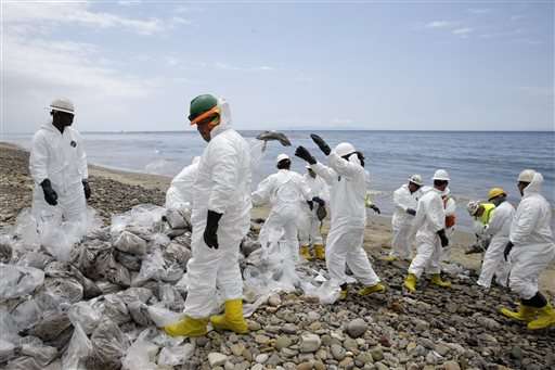 California oil spill harder to clean up in choppy waters