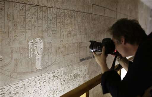 In wake of crash, Egypt opens tombs to spur tourist interest (Update)