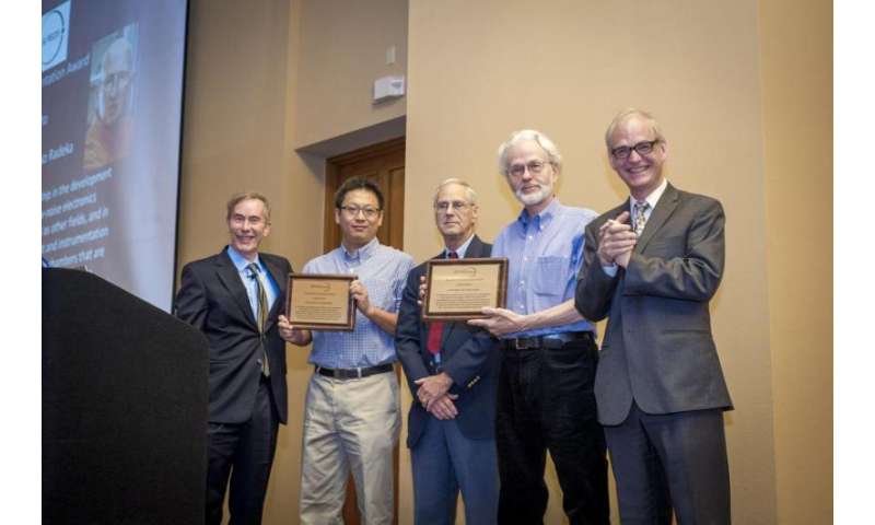 UTA Physicist wins American Physical Society instrumentation award