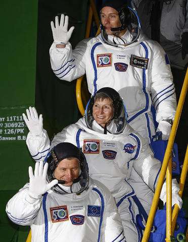 Rocket carrying crew of 3 blasts off for Int'l Space Station