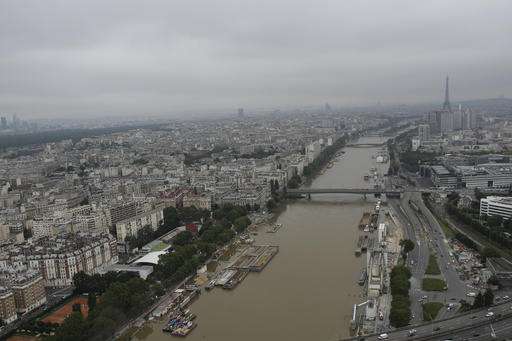 Seine up to highest level in 35 years, Paris landmarks shut