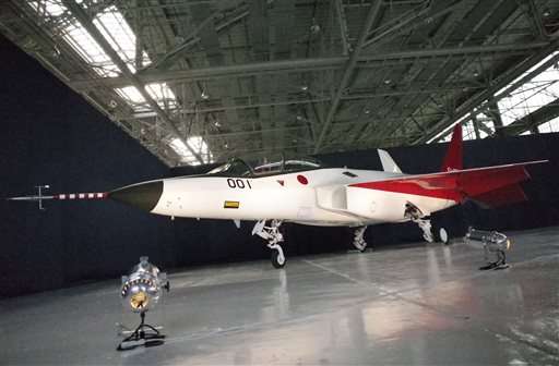 Japan unveils stealth plane, may combine with next-gen jet