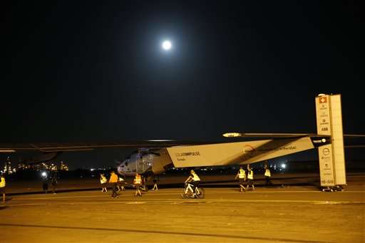 Solar plane's Pacific crossing going smoothly