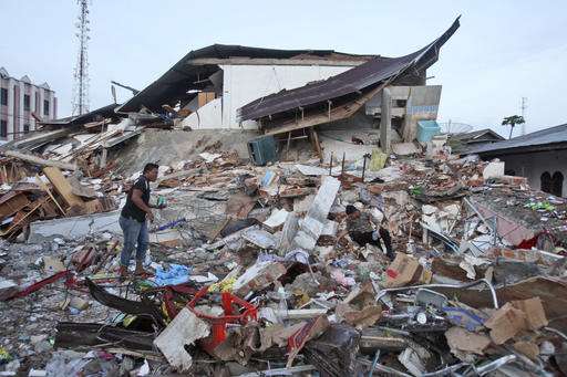 Aid groups descend on Indonesia quake zone; deaths reach 102