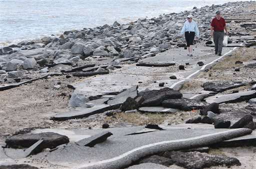 Hermine kills two, ruins beach weekends in northward march