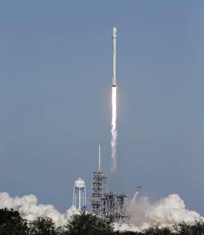 SpaceX racks up another rocket launch, its 16th this year