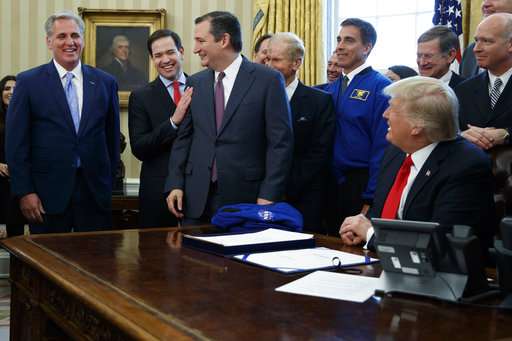 Trump signs NASA bill, ponders sending Congress to space (Update 3)
