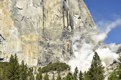 No increased danger after Yosemite rocks fall