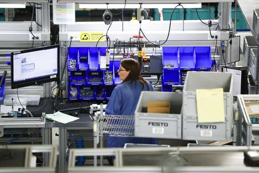 High-tech US plants offer jobs even as the laid-off struggle