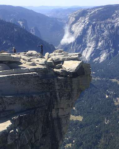 No increased danger after Yosemite rocks fall