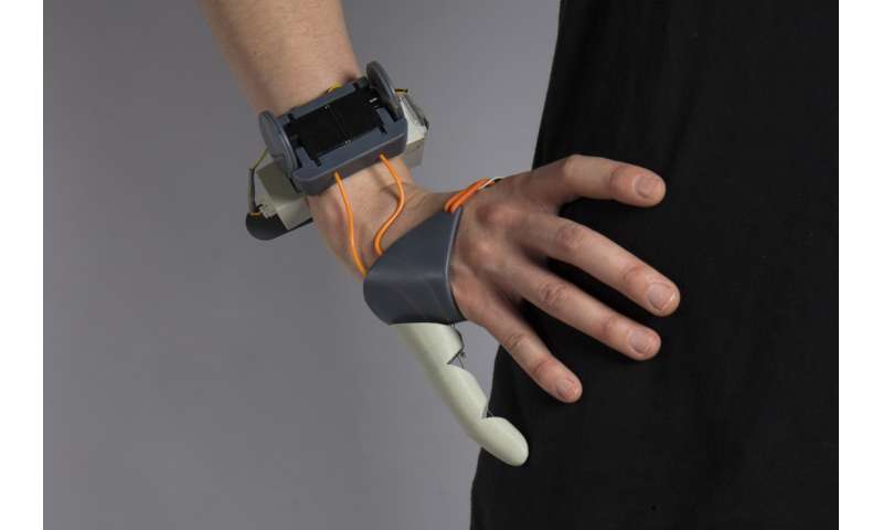 Mechanical third thumb offers extended hand abilities