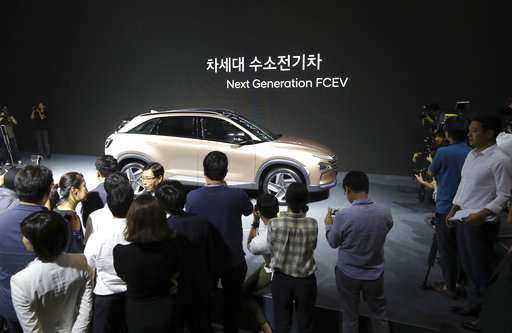 Hyundai unveils new fuel cell SUV with longer travel range