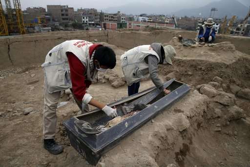Peru discovers in pre-Incan site tomb of 16 Chinese migrants