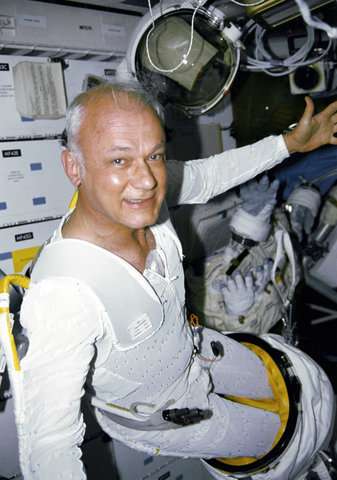 NASA astronaut, first to fly untethered in space, dies at 80