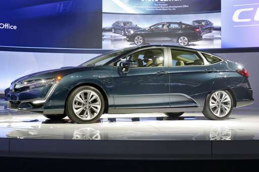 Auto show: SUVs of all sizes;  Sonata aims for a comeback