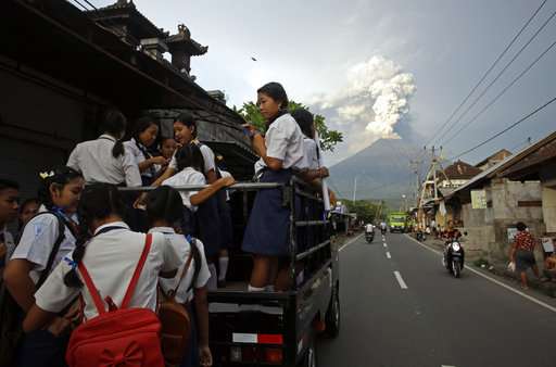 Bali volcano spits ash 2 ½ miles in the sky, airport closed