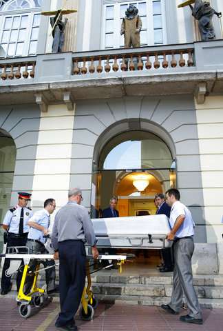 Exhumation of Dali's remains finds his mustache still intact