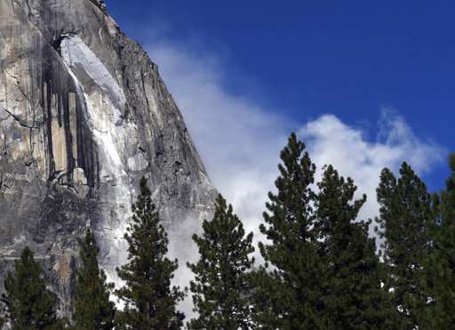 No increased danger after Yosemite rocks fall