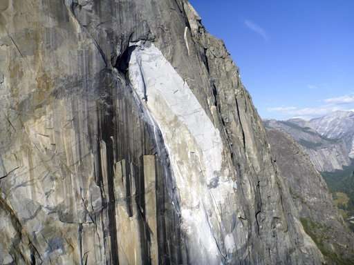 No increased danger after Yosemite rocks fall