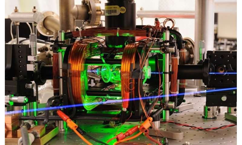 Nanoscale super-resonator extends light lifetime