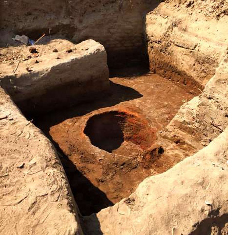 Egyptian archaeologists find parts of pharaoh's booth