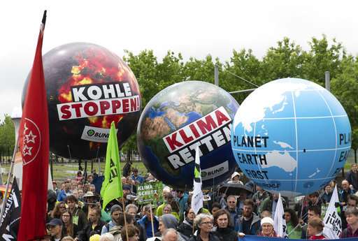 Hundreds march in Berlin to demand an end to using coal