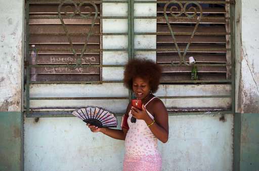 Cubans getting early taste of mobile internet in system test