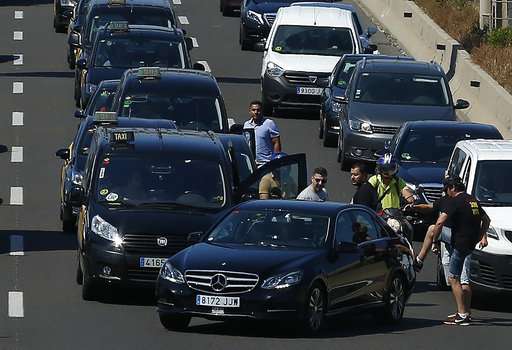 Barcelona taxis strike for 2nd day, tourists face delays