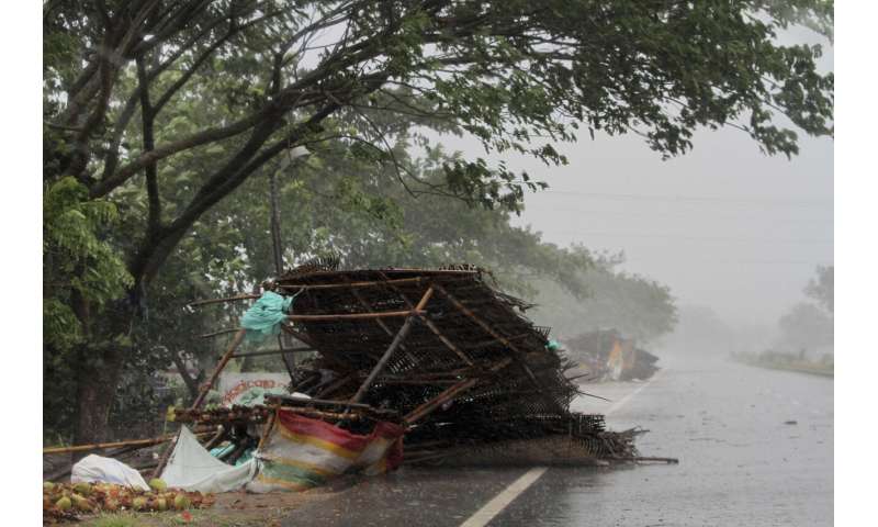 Strong cyclone lashes east India, impacts Asian subcontinent