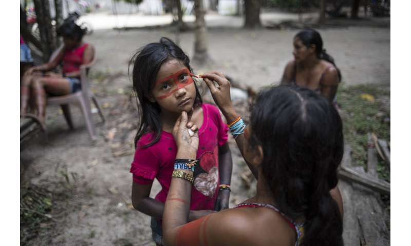 Arrows and smartphones: daily life of Amazon Tembe tribe