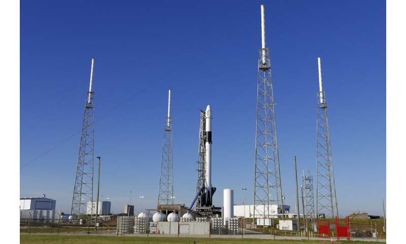SpaceX delays space station delivery due to high wind