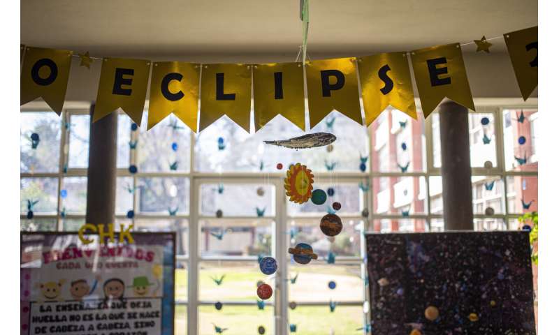 Blind children in Chile get solar eclipse experience