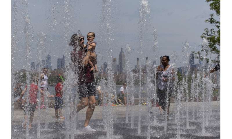 Heat, humidity keeps hold on Eastern US as weekend slogs on