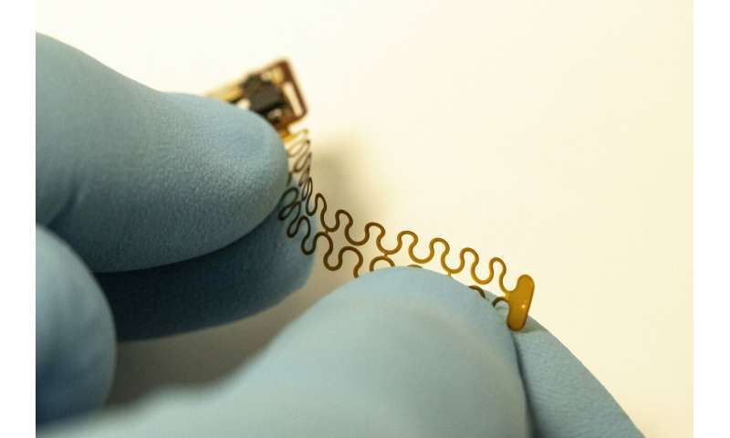 **Tiny implantable device can measure tissue oxygen levels inside the body