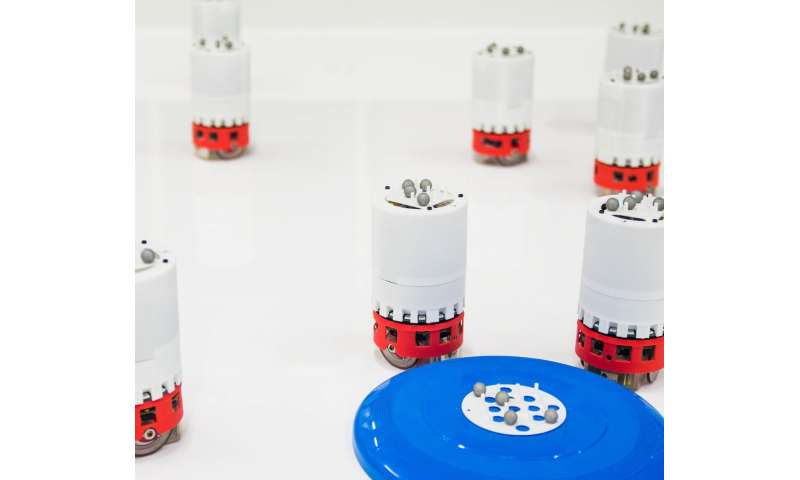 Bioinspired robots can now learn to swarm on the go