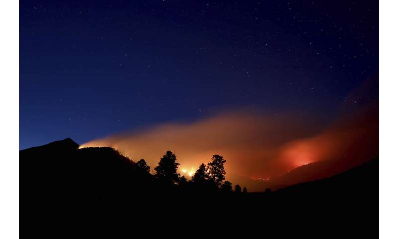 Arizona city watches, worries as mountain area burns