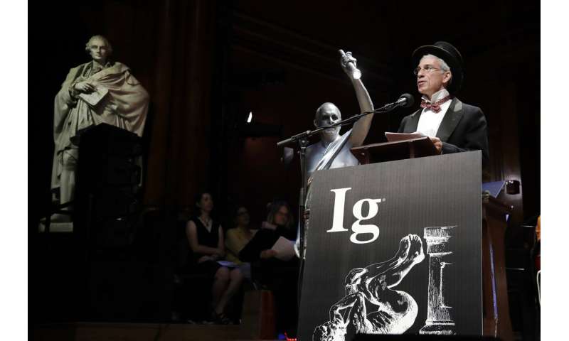 Training surgeons like dogs, icky money win 2019 Ig Nobels