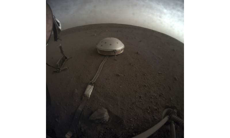 NASA lander marsquakeleri, diğer Marslı seslerini yakalar