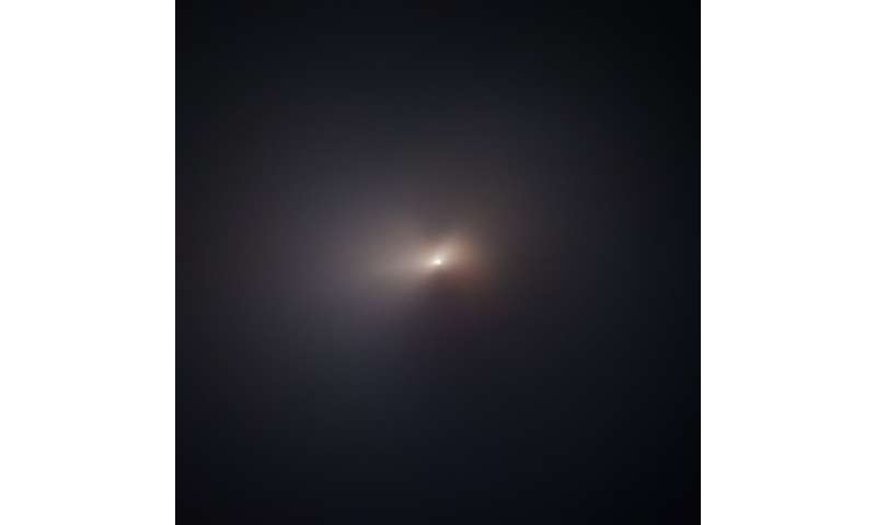 Hubble snaps close-up of comet NEOWISE
